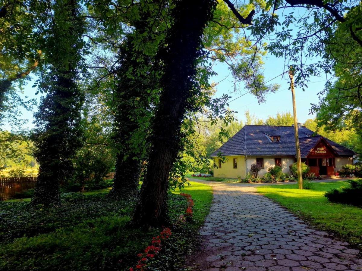 Hostel Domek Ogrodnika Przy Muzeum W Przeworsku Zespole Palacowo - Parkowym Dış mekan fotoğraf